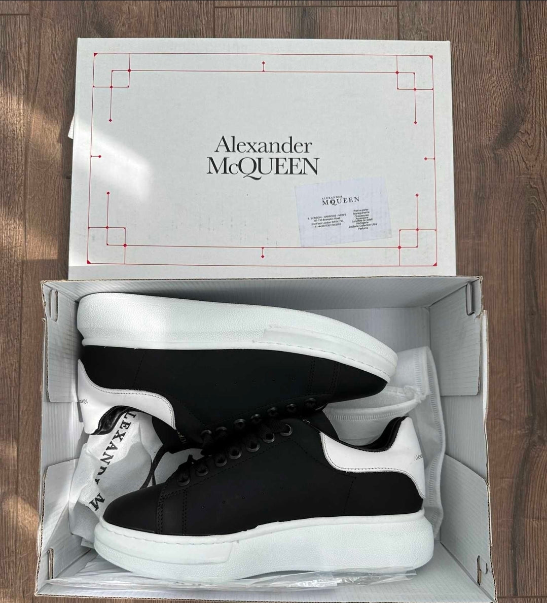 Alexander MC Negru Alb