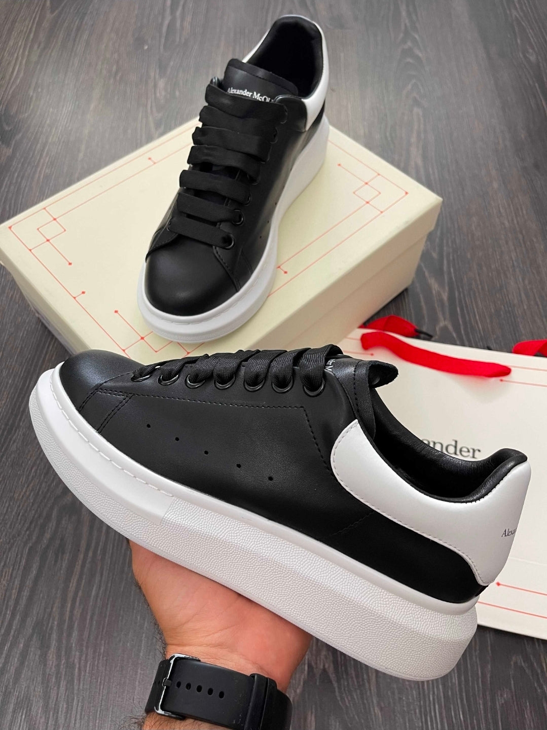 Alexander MC Negru Alb