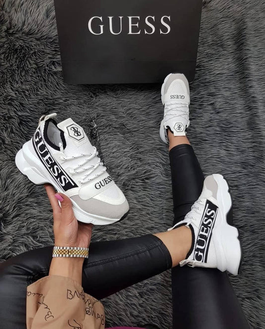 A Guess Alb sau Negru